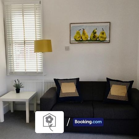 Netley Village Apartment By Your Stay Solutions Short Lets & Serviced Accommodation Netley Southampton With Free Wi-Fi Hamble-le-Rice Esterno foto