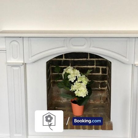 Netley Village Apartment By Your Stay Solutions Short Lets & Serviced Accommodation Netley Southampton With Free Wi-Fi Hamble-le-Rice Esterno foto