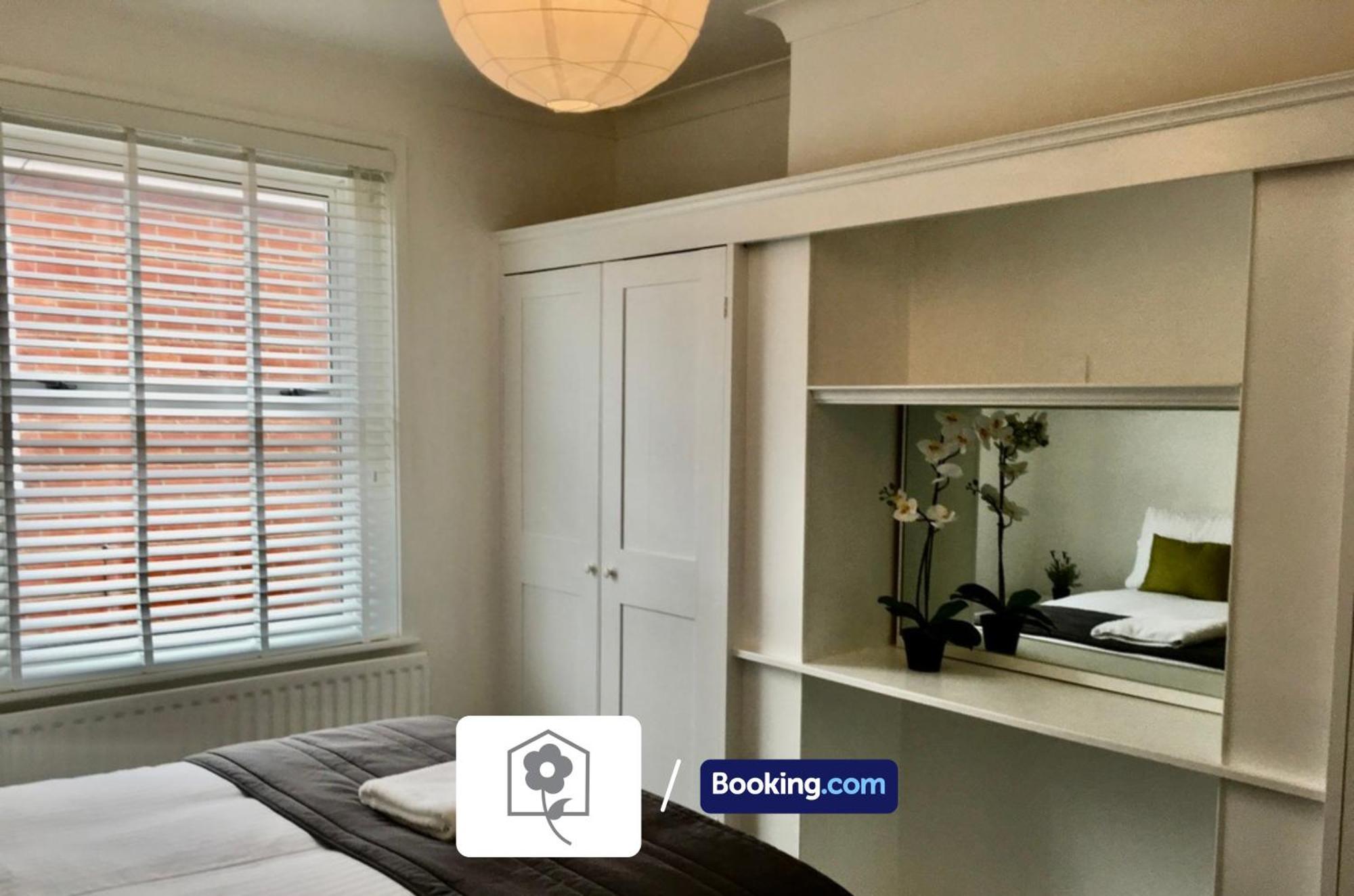 Netley Village Apartment By Your Stay Solutions Short Lets & Serviced Accommodation Netley Southampton With Free Wi-Fi Hamble-le-Rice Esterno foto
