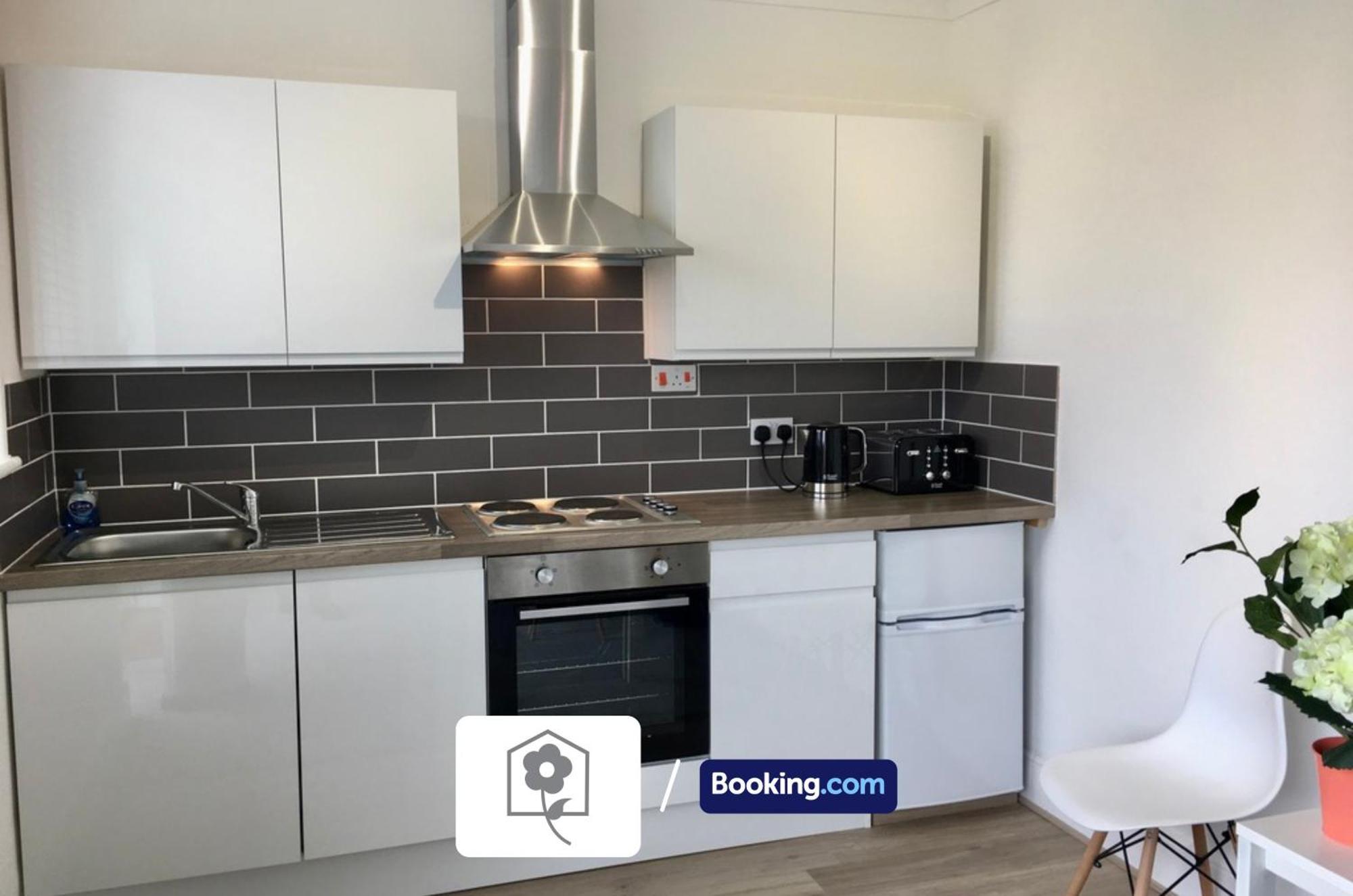 Netley Village Apartment By Your Stay Solutions Short Lets & Serviced Accommodation Netley Southampton With Free Wi-Fi Hamble-le-Rice Esterno foto
