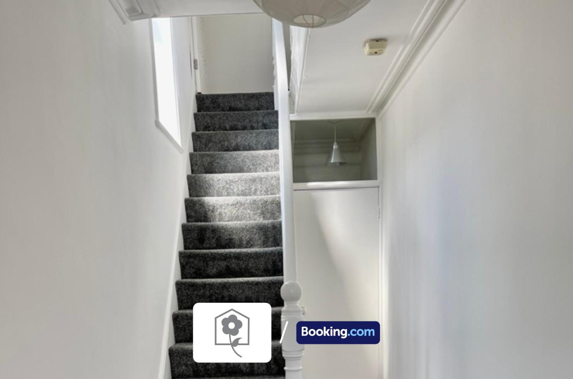 Netley Village Apartment By Your Stay Solutions Short Lets & Serviced Accommodation Netley Southampton With Free Wi-Fi Hamble-le-Rice Esterno foto