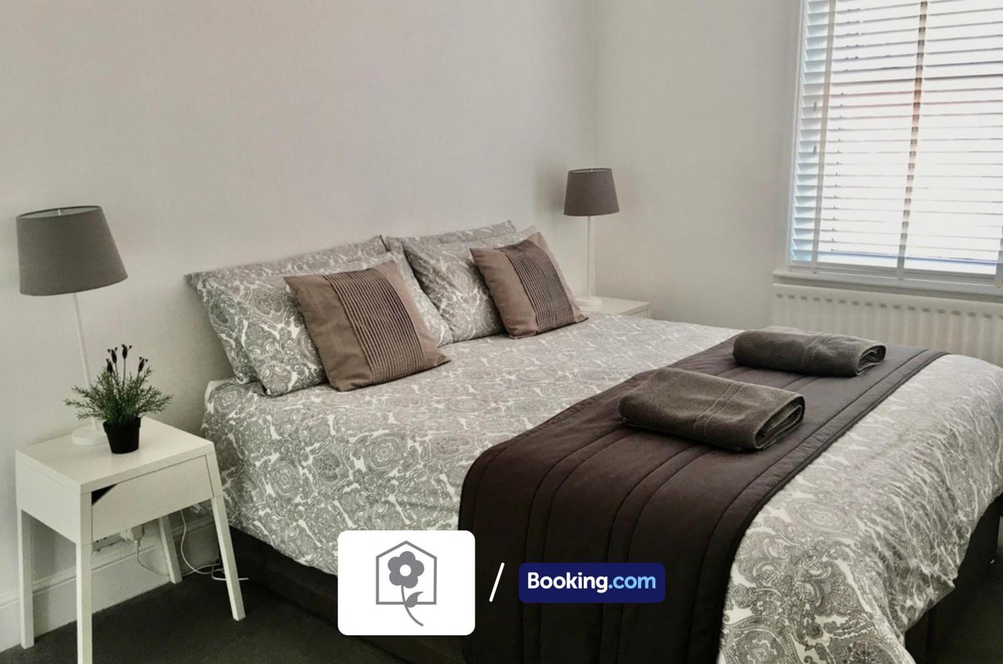 Netley Village Apartment By Your Stay Solutions Short Lets & Serviced Accommodation Netley Southampton With Free Wi-Fi Hamble-le-Rice Esterno foto