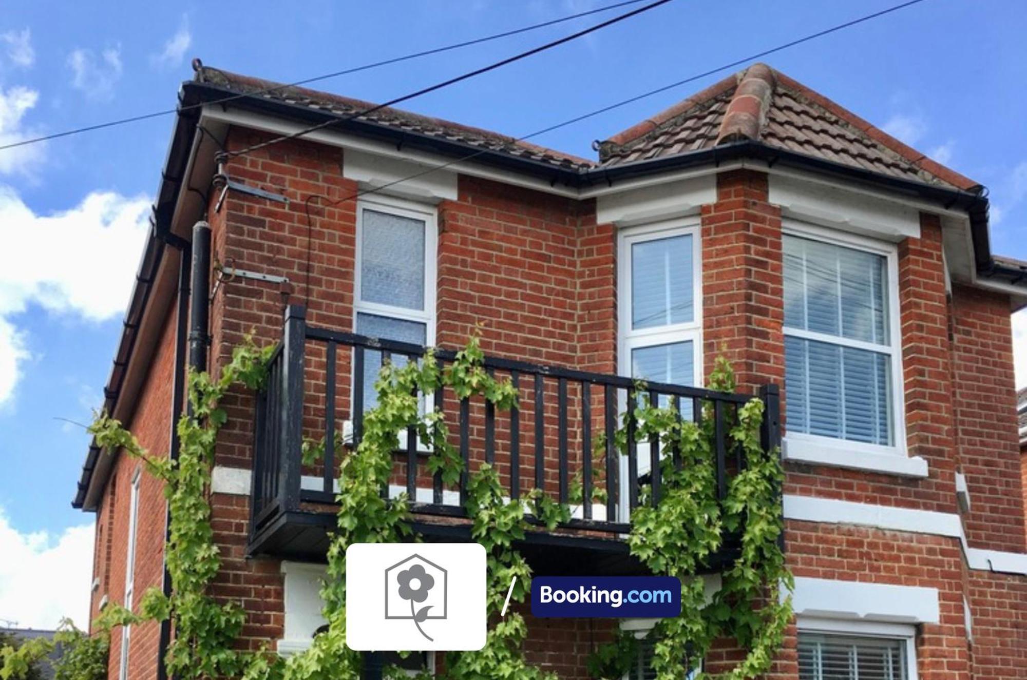 Netley Village Apartment By Your Stay Solutions Short Lets & Serviced Accommodation Netley Southampton With Free Wi-Fi Hamble-le-Rice Esterno foto