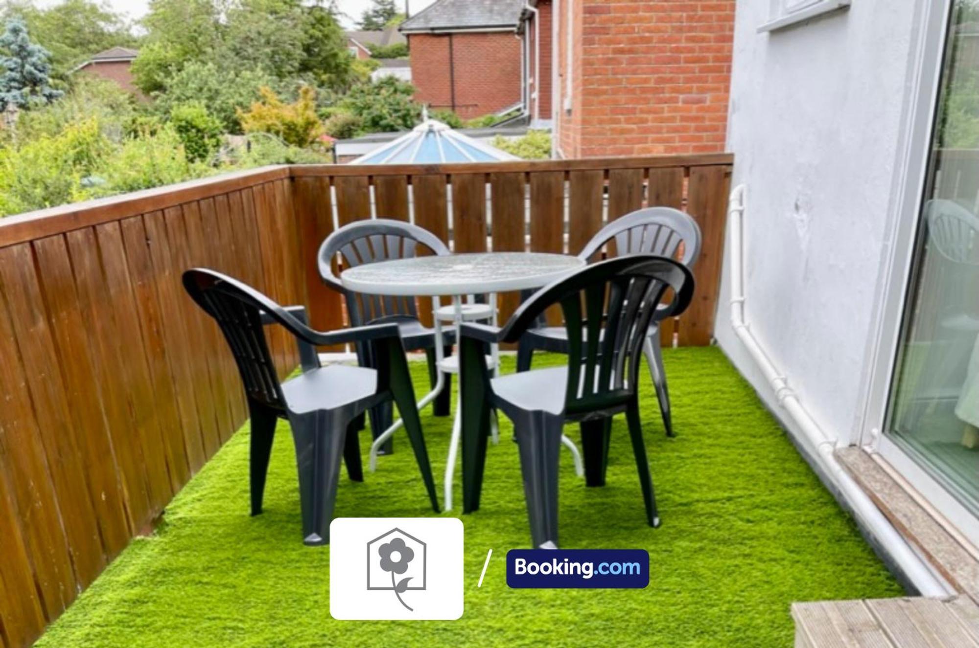 Netley Village Apartment By Your Stay Solutions Short Lets & Serviced Accommodation Netley Southampton With Free Wi-Fi Hamble-le-Rice Esterno foto